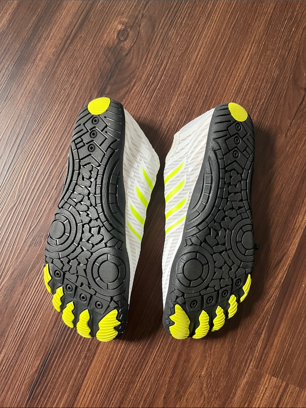 NWOT Women’s size 41 (10) White and Neon Yellow Sneakers - Picture 2 of 2
